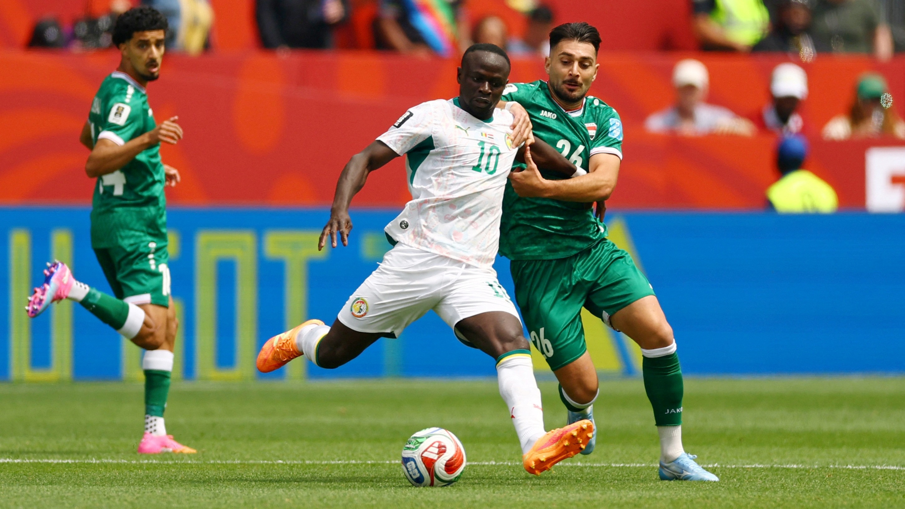 Frans Putros (kanan) dalam laga Senegal vs Irak di Piala Dunia 2026
