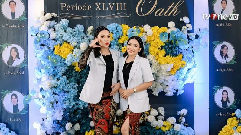 dr Eliza Princila Utamia Pakaenoni atau Dokter Icha (kanan)