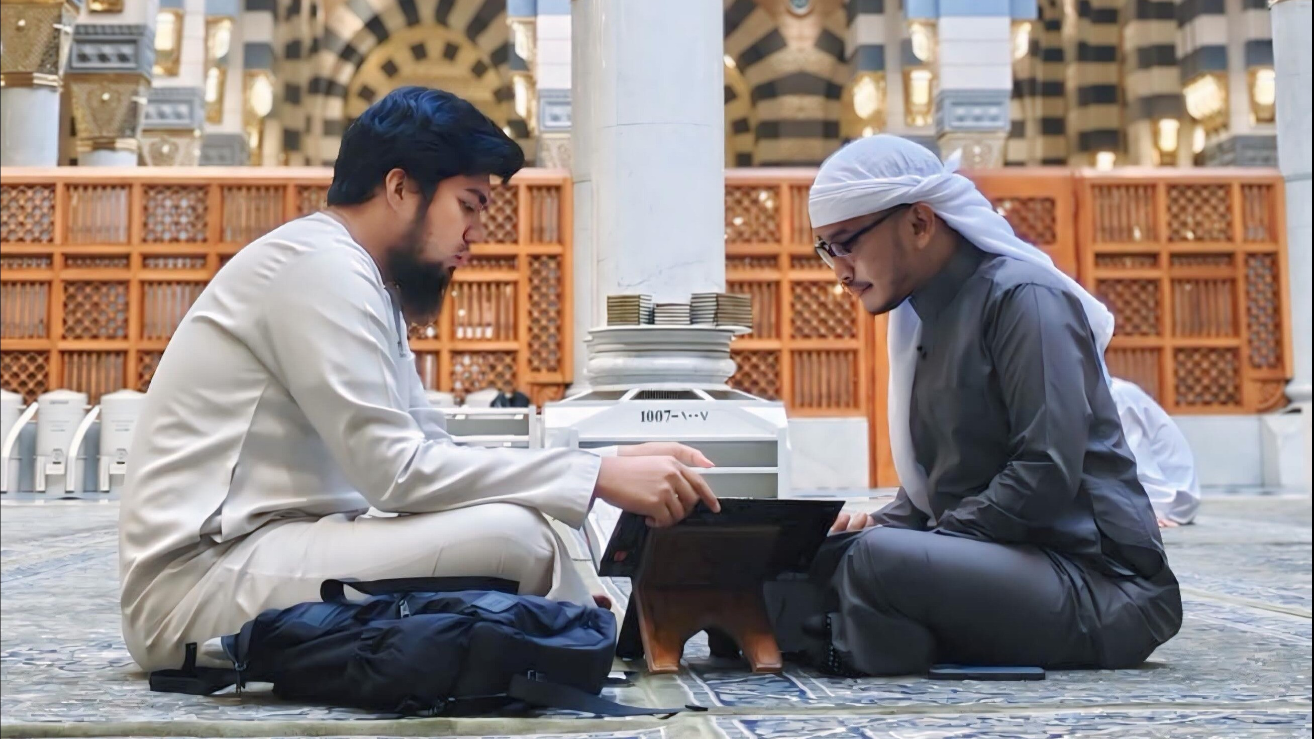 Ruben Onsu Umrah Bareng Sahabat, Ternyata Ini yang Dikejar Selama Berada di Madinah
            - galeri foto