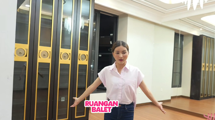 Rumah Mewah yang Ditempati Sarwendah dan Anak-anak Terancam Disita, Begini Fasilitas
            - galeri foto