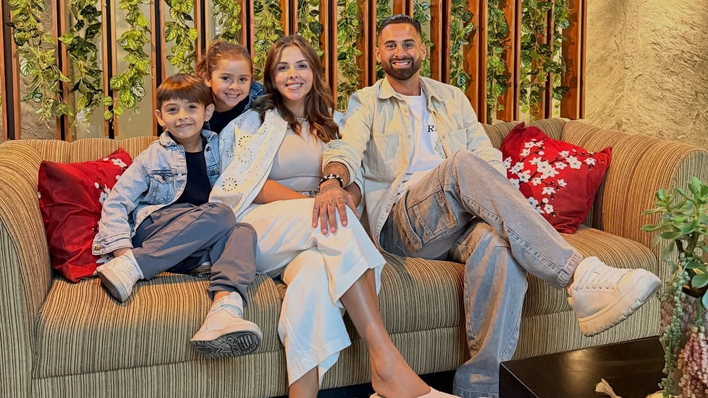 Potret Lucas Trejo bersama istri dan kedua anaknya
