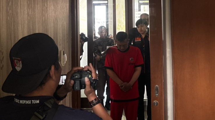 Polda Jabar menggelar rekonstruksi kasus penganiayaan berat dan penyekapan yang dilakukan tersangka Taufik Hidayat (30) terhadap wanita berinisial YTR (29) di Mapolda Jabar, Kota Bandung, Kamis (2/7).