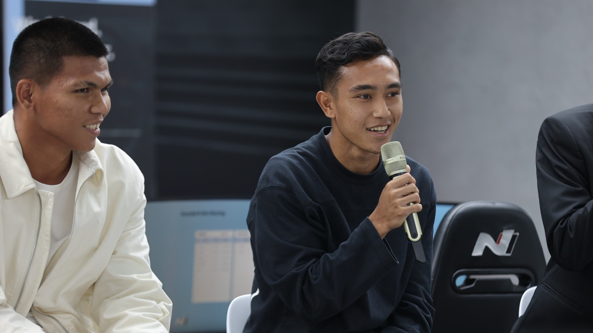 Cerita Rayhan Hannan soal Sang Ayah, Sempat Bawa-bawa Nama Rizky Ridho saat Dikritik
            - galeri foto