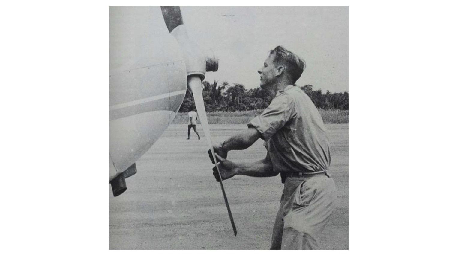 Pilot AMA Pendeta Fransiskan Henk Vergouwen, dan Cessna 180 pertama AMA.