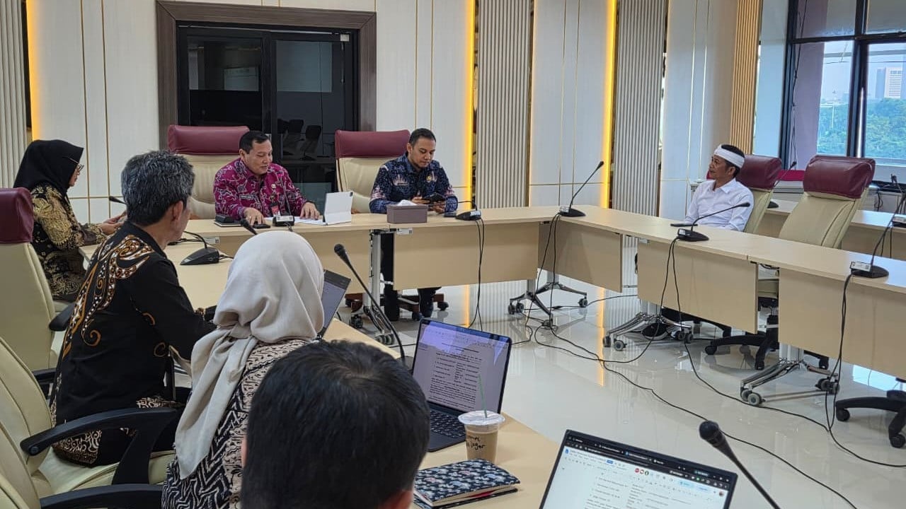 Inspektorat Jenderal (Itjen) Kementerian Dalam Negeri telah memanggil Bupati Purwakarta, Saepul Bahri Binzein, guna memberikan penjelasan terkait polemik lagu berjudul “Lalaki Langit, Lalanang Bejat”.
