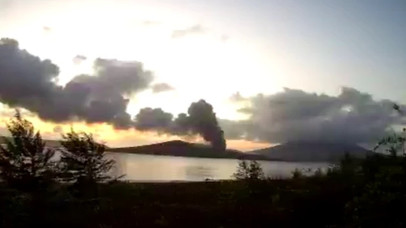 Erupsi di Gunung Anak Krakatau terekam pada Rabu (13/12/2023) pagi.