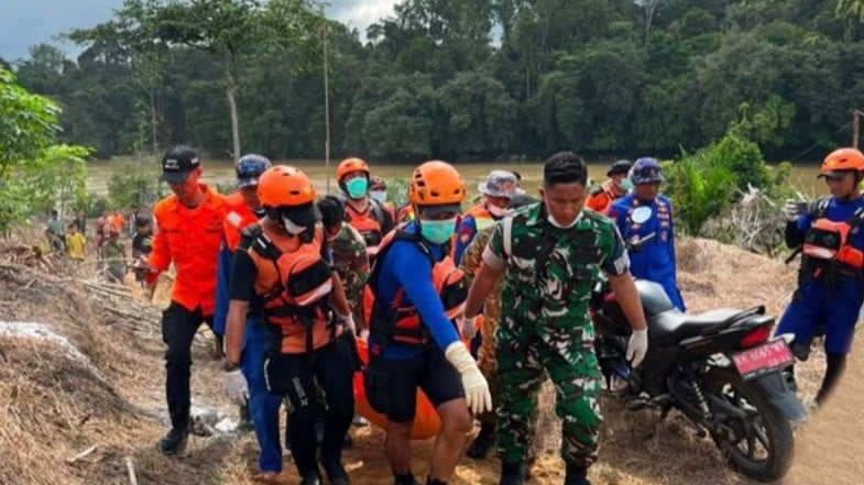 Jenazah Aiptu Sumariyanto ditemukan sekitar 8 kilometer dari lokasi kejadian, tepatnya di DAS Katingan, Kalteng.