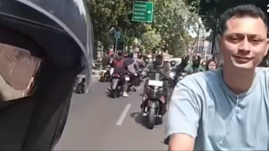 Profil Fredik Rysa Samuel, Sosok 'Bang Jago' Jagakarsa yang Viral usai Aniaya Pemotor, Ini Fakta-fakta yang Terungkap
            - galeri foto