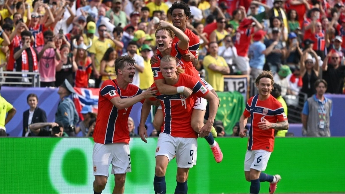 Selebrasi Erling Haaland bersama rekan-rekannya di Timnas Norwegia dalam laga Brasil vs Norwegia di babak 16 besar Piala Dunia 2026