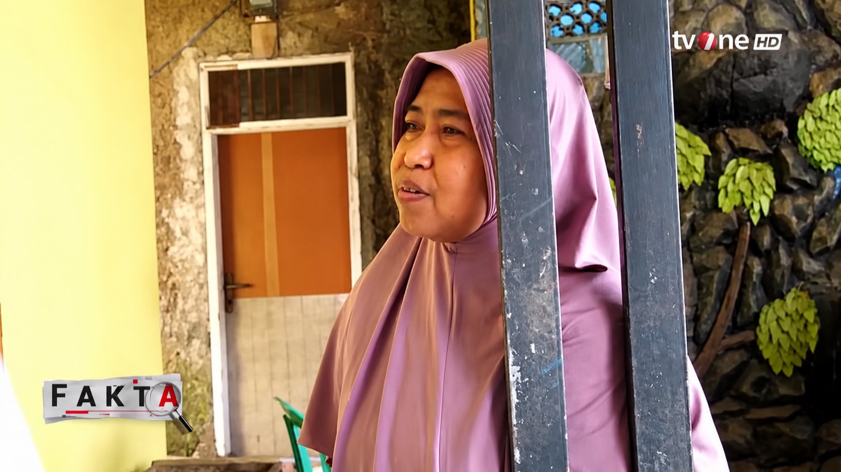 Ade, tetangga Taufik Hidayat, tersangka kasus penyekapan dan penganiayaan terhadap YTR atau Yuvita Tri Rezeki