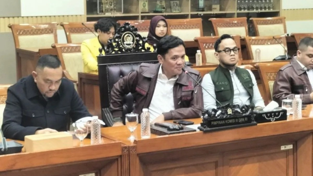 Ketua Komisi III DPR RI Habiburokhman di ruang sidang Komisi III,kompleks DPR, Jakarta Pusat, Sabtu (11/7/2026)