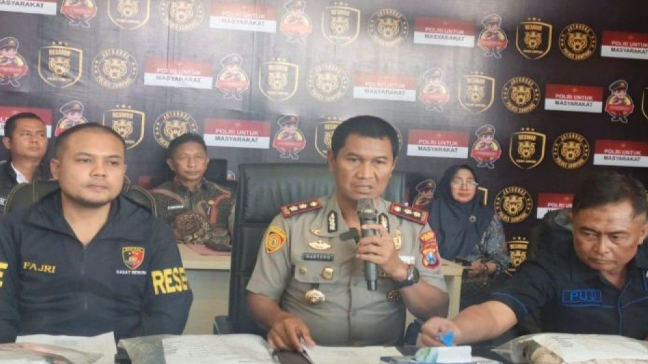 Kapolres Sampang AKBP Hartono saat menyampaikan rilis tentang penangkapan pelaku pemerkosaan terhadap anak di bawah umur.