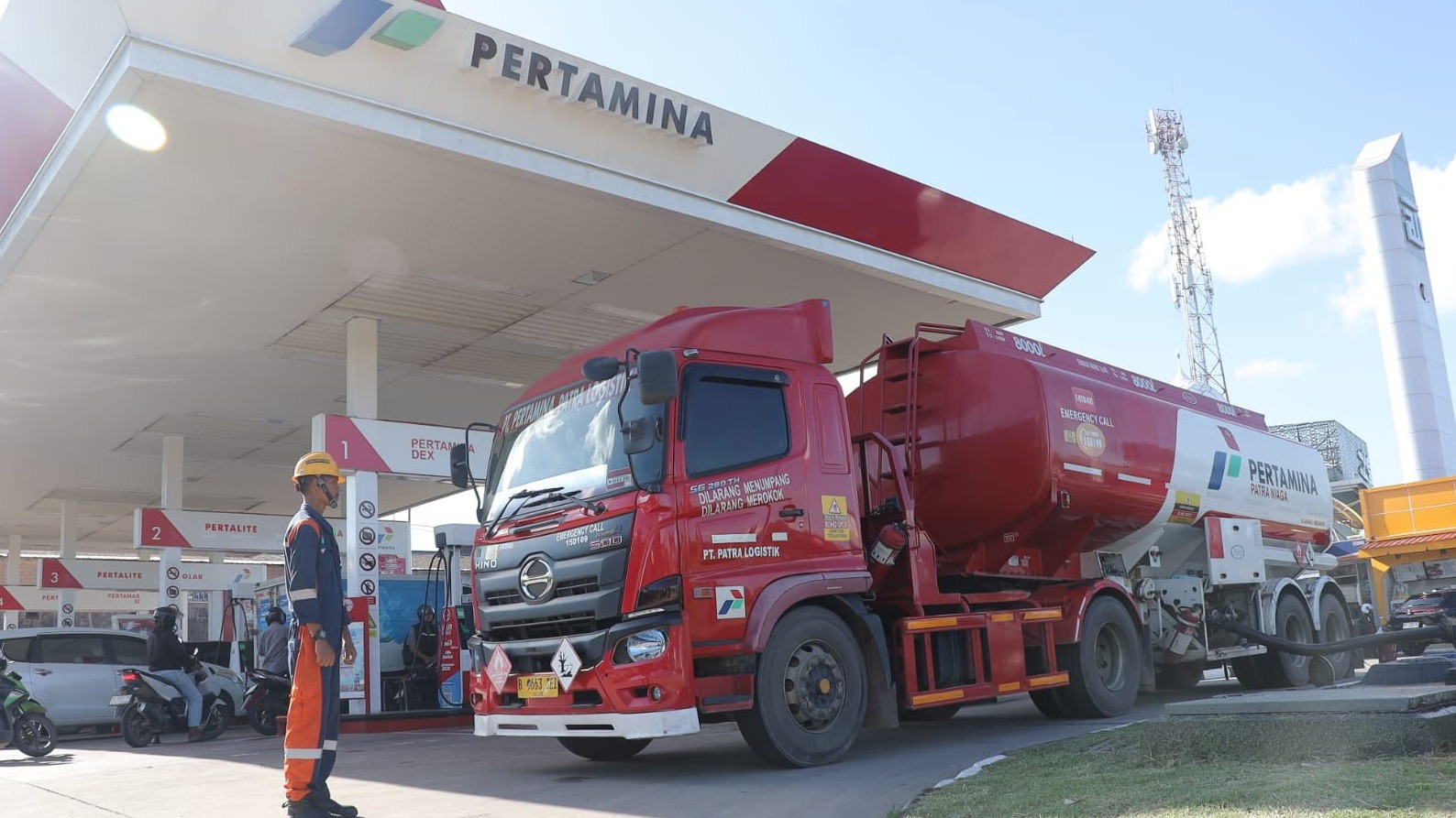 Ilustrasi - Aktivitas di SPBU Pertamina.