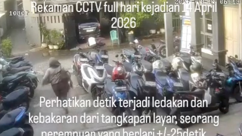 Rekaman CCTV wanita berlari sebelum kejadian pria tewas terbakar di kos Kemayoran, Jakarta Pusat.