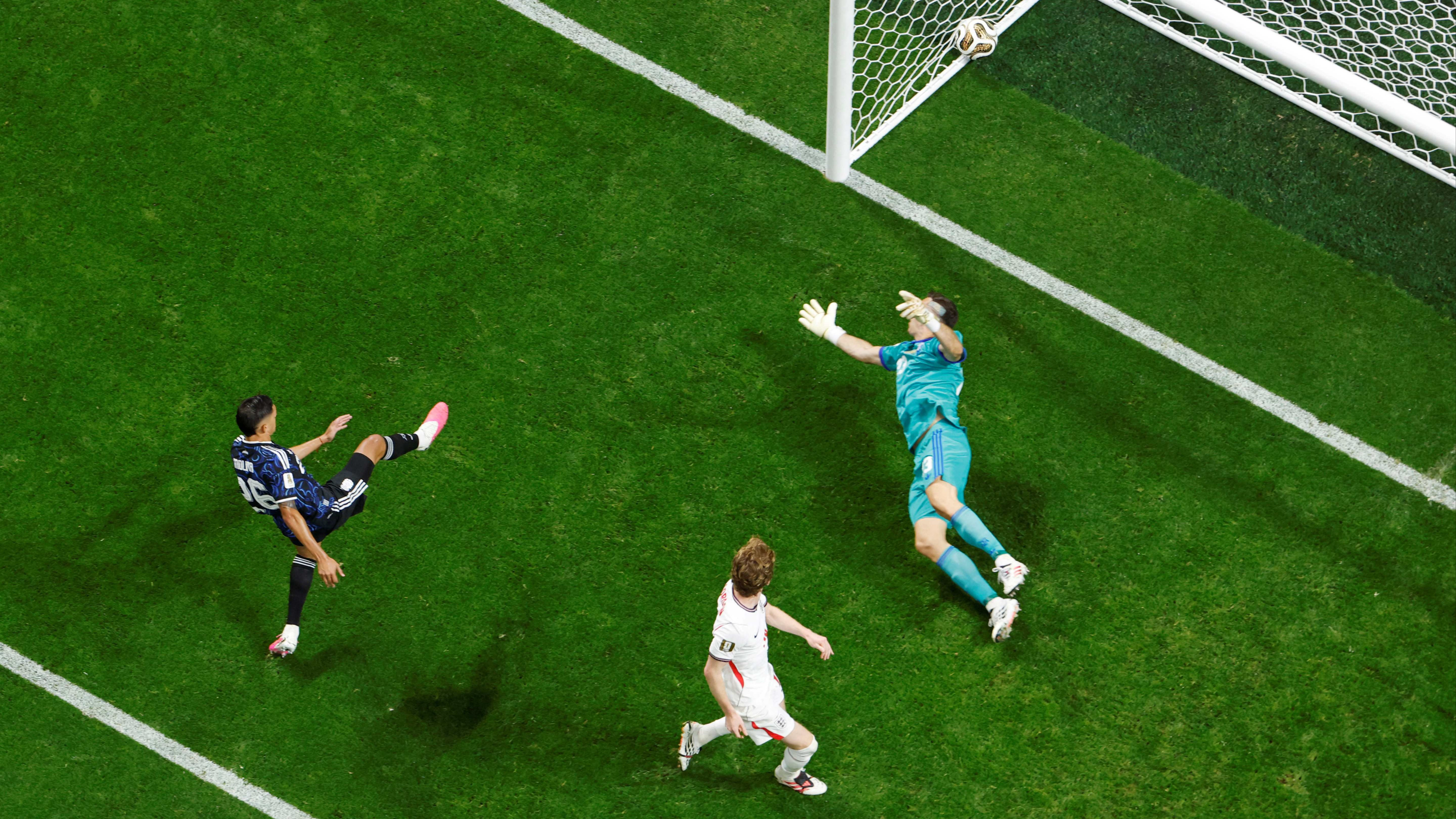 Gol Anthony Gordon ke Gawang Argentina di Semifinal Piala Dunai 2026