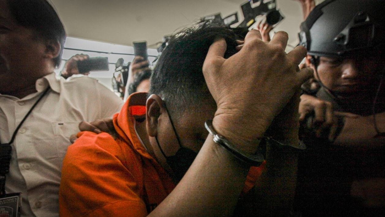 Kejagung Terima Penyerahan Tersangka Don Ritto dan Barang Bukti dari Polda Metro, Ada Emas 74 Kg hingga Uang Dollar