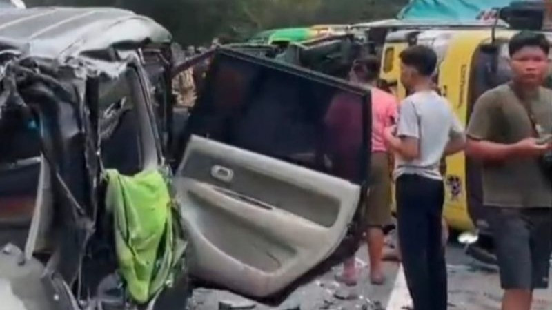 Empat orang tewas dan sedikitnya delapan orang lainnya luka dalam kecelakaan beruntun di Jalan Jamin Ginting, Desa Suka Makmur, Sibolangit, Deli Serdang, pada Jumat (17/7/2026).