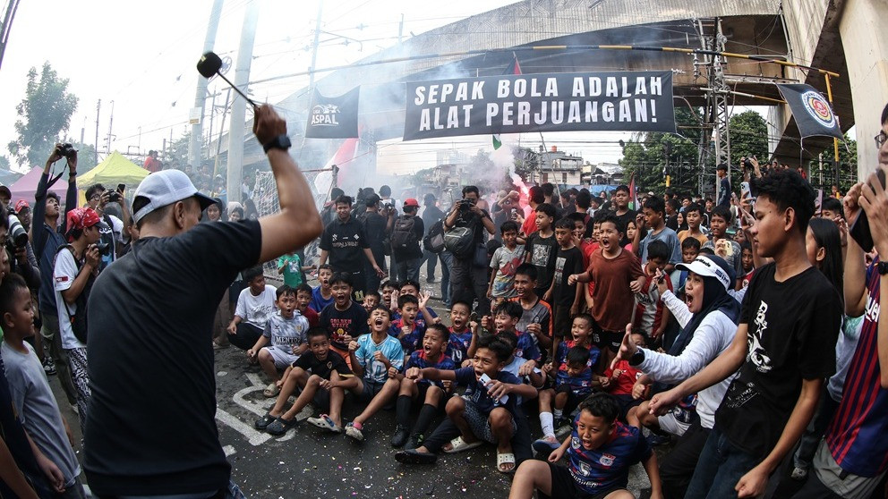 Turnamen Liga Aspal digelar sebagai wadah penyaluran bakat dan kecintaan terhadap sepak bola bagi anak-anak, di kawasan Menteng Jaya, Jakarta, Sabtu (18 Juli 2026).
