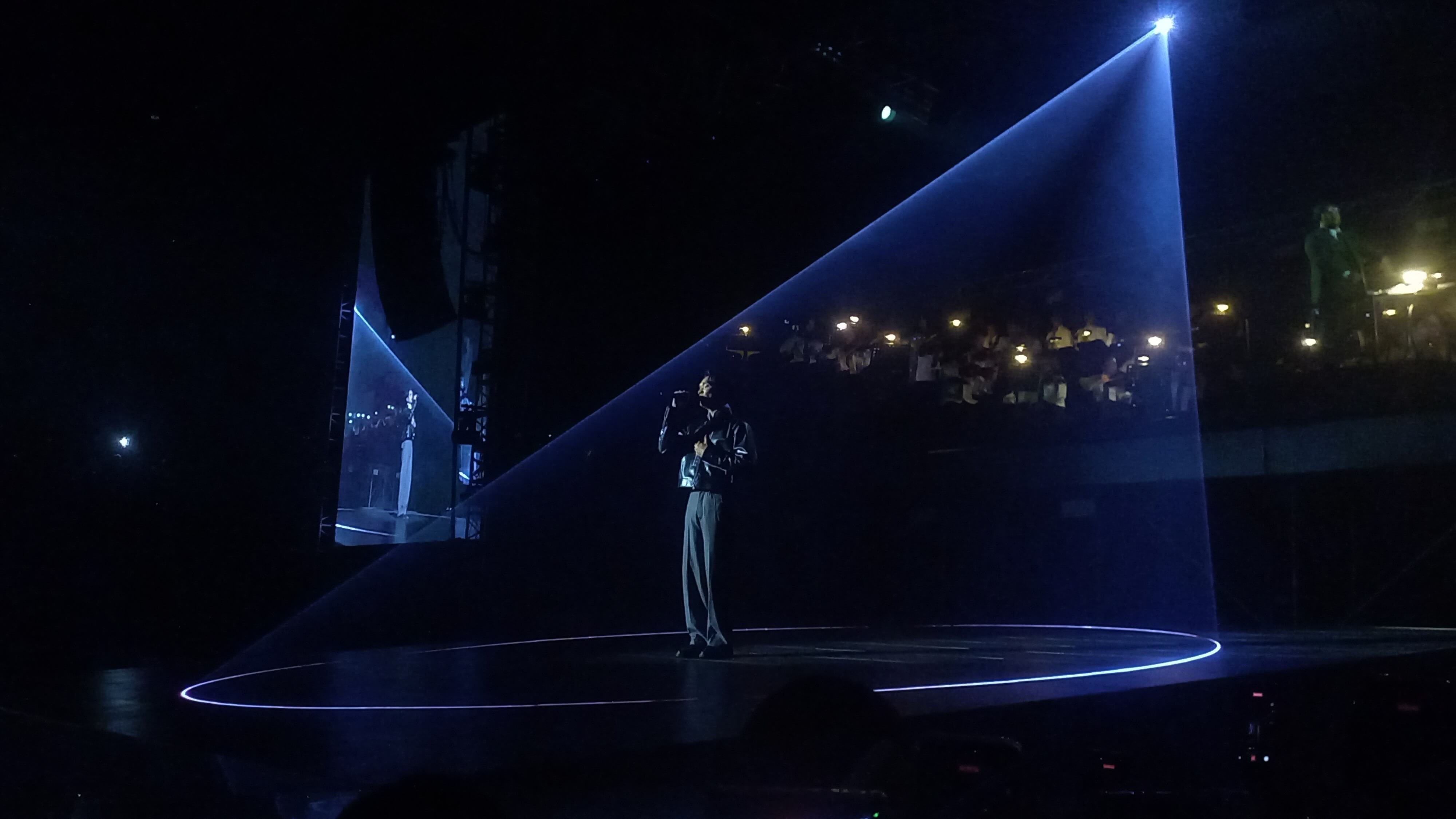 Afgan dalam konsernya yang bertajuk 