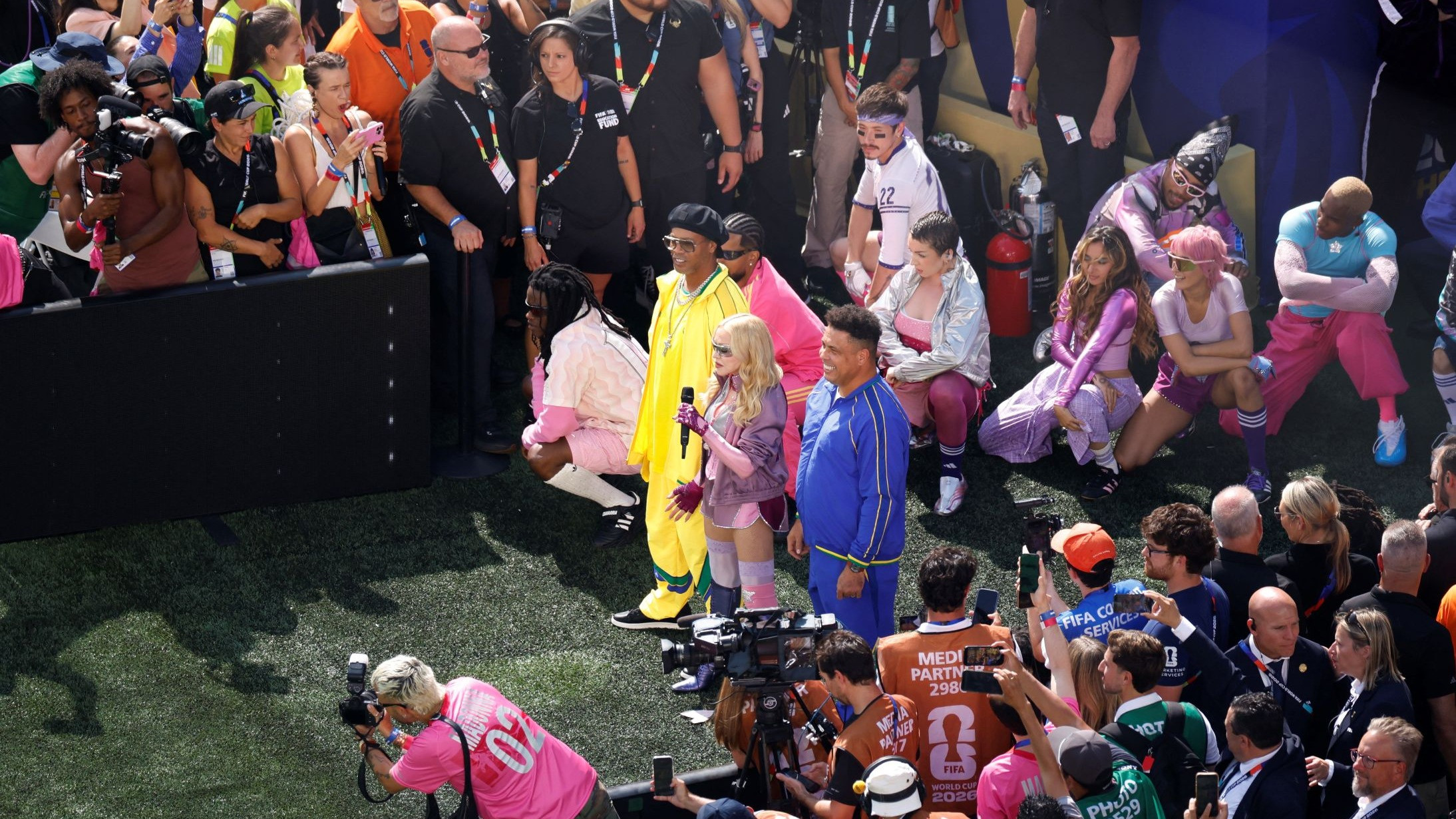 Intip Keseruan Half Time Show Final Piala Dunia 2026: BTS Hingga Shakira Guncang Kebosanan Laga Argentina Vs Spanyol
            - galeri foto