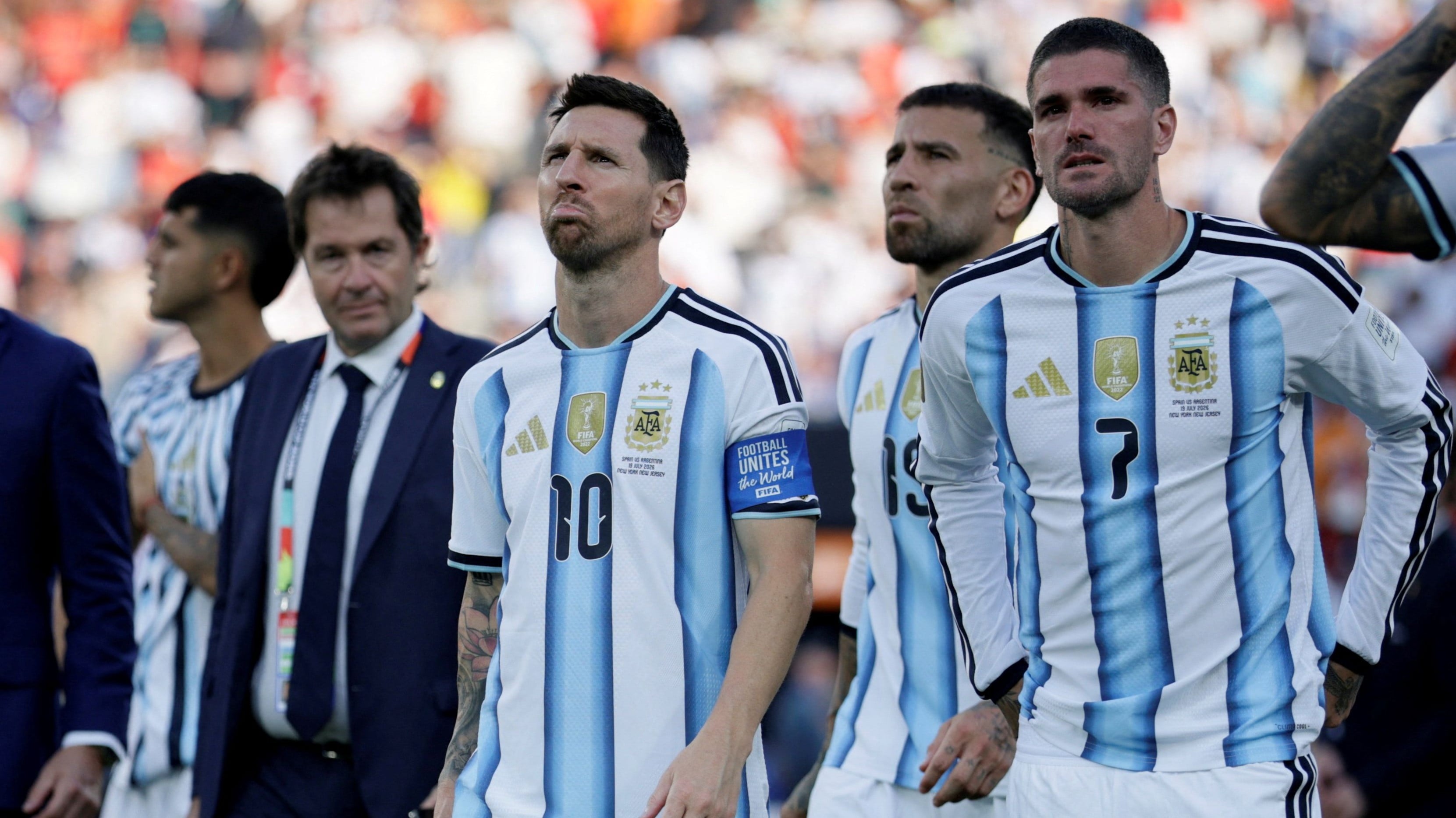 Kapten Argentina, Lionel Messi bersama Nicolas Otamendi dan Rodrigo De Paul