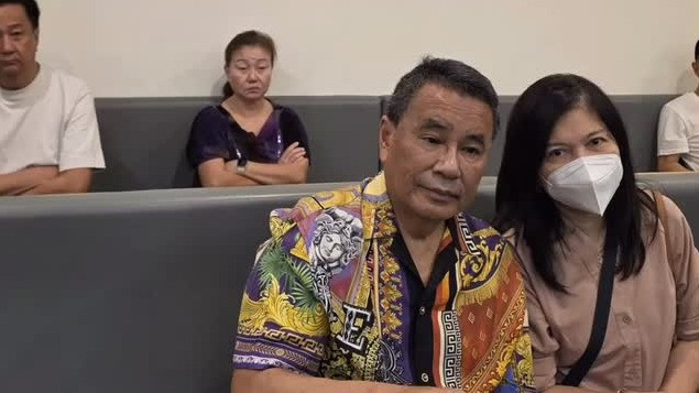 Hotman Paris dan istrinya