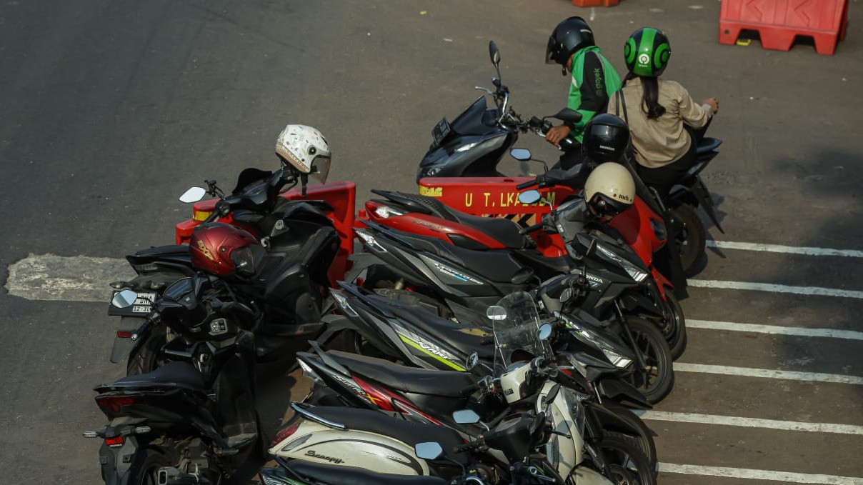 Lensa Berbicara: Parkir Liar Kuasai Jalan Jatinegara Timur, Lalu Lintas Kerap Tersendat