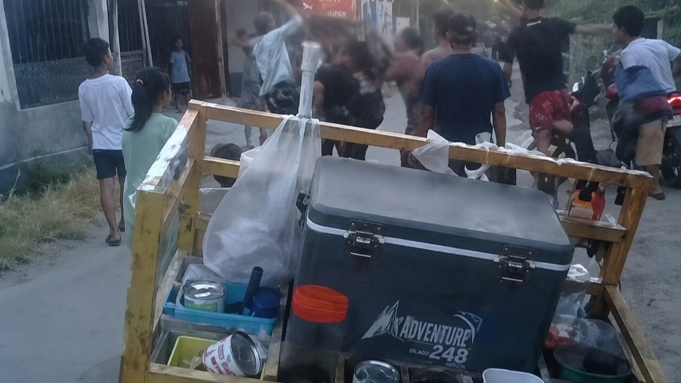 Pedagang es keliling di Karawang yang viral saat dikeroyok warga akibat diduga melakukan aksi tak senonoh kepada anak-anak