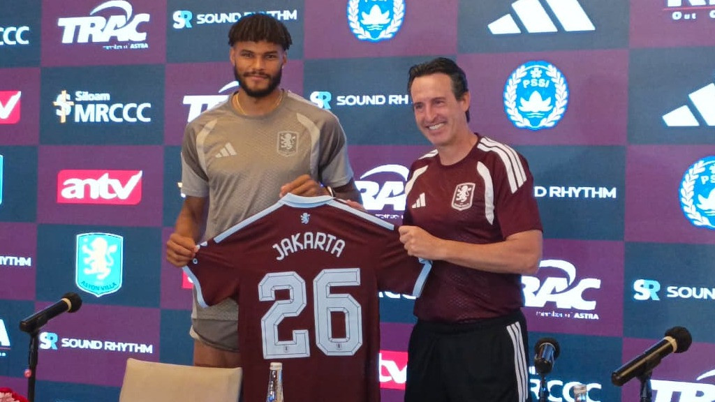 Pemain Aston Villa, Tyrone Mings bersama Unai Emery
