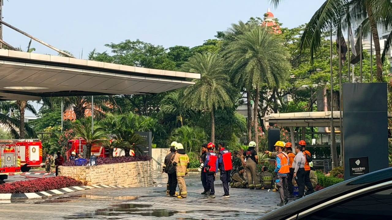 Kebakaran melanda Hotel Pullman yang berlokasi di Jalan Letjen S. Parman, Kelurahan Tanjung Duren Selatan, Kecamatan Grogol Petamburan, Jakarta Barat, pada Sabtu (1/8/2026) pagi.