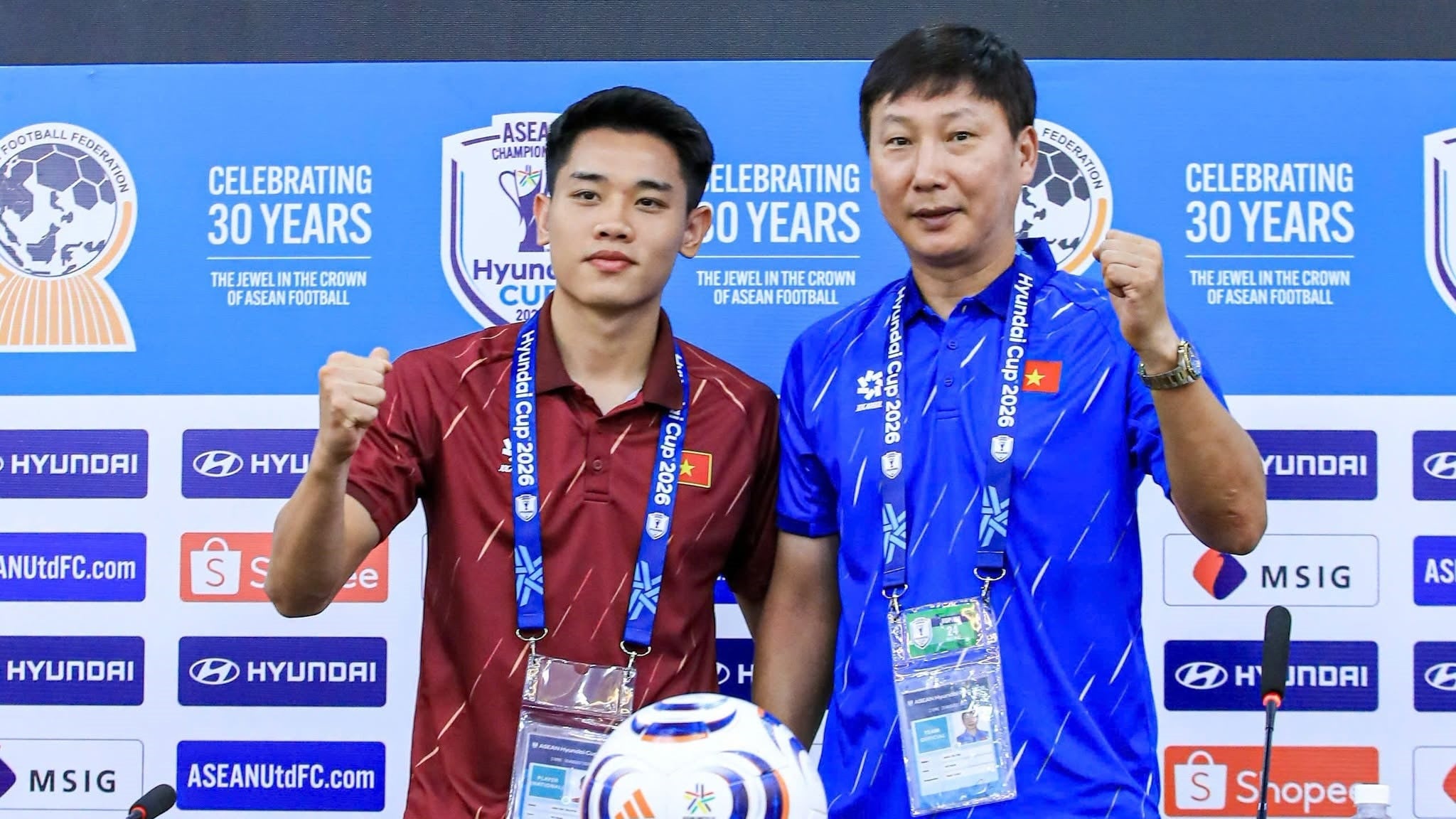 Pemain dan pelatih Timnas Vietnam di Piala AFF 2026, Nguyen Din Bach dan Kim Sang-sik