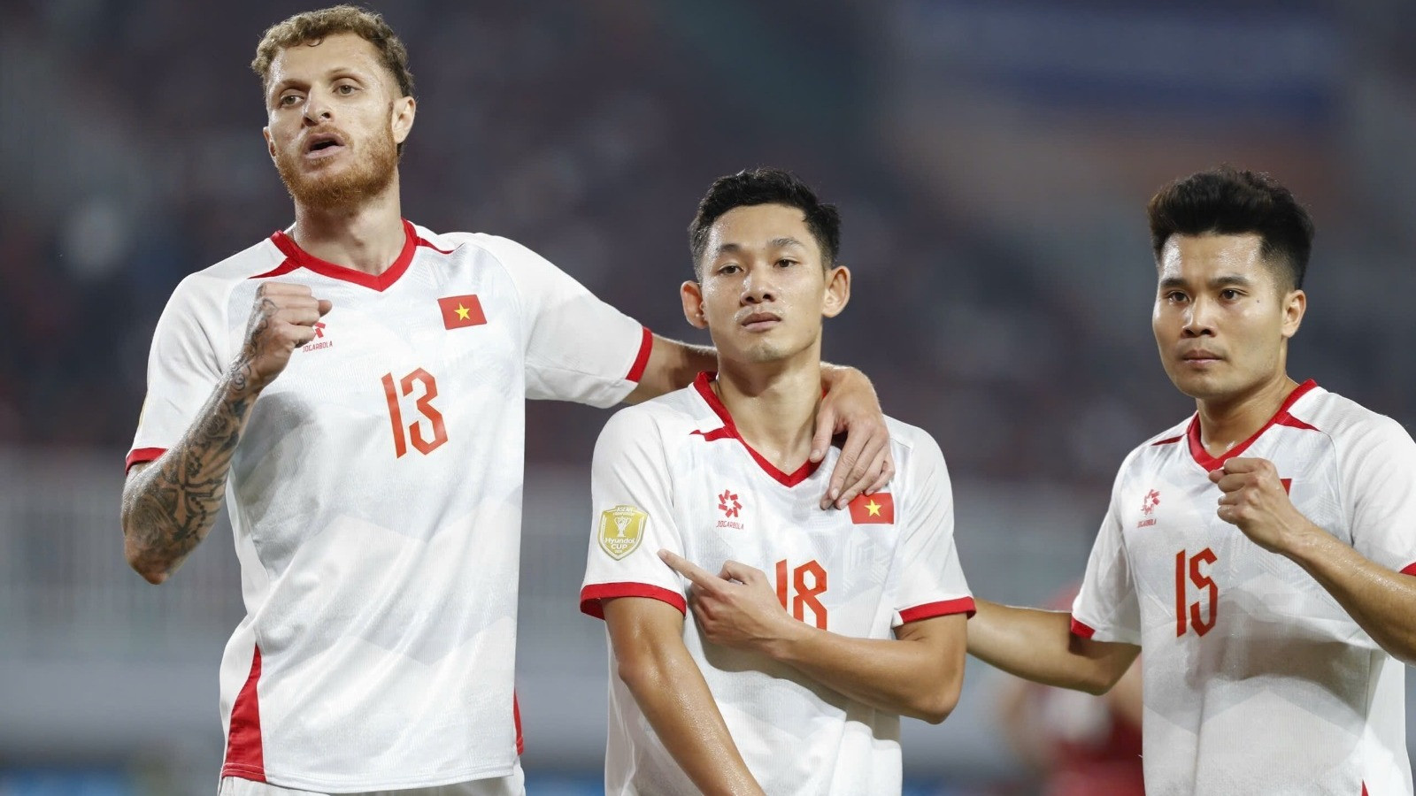 Pemain Vietnam, Nguyen Hai Loc Pamerkan Badge Emas Piala AFF