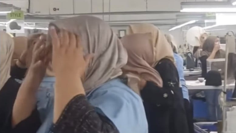 PHK massal ratusan karyawan di PT Namnam Fashion Industries, pabrik garmen di Jalan Mahar Martanegara, Kelurahan Cigugur Tengah, Kota Cimahi.