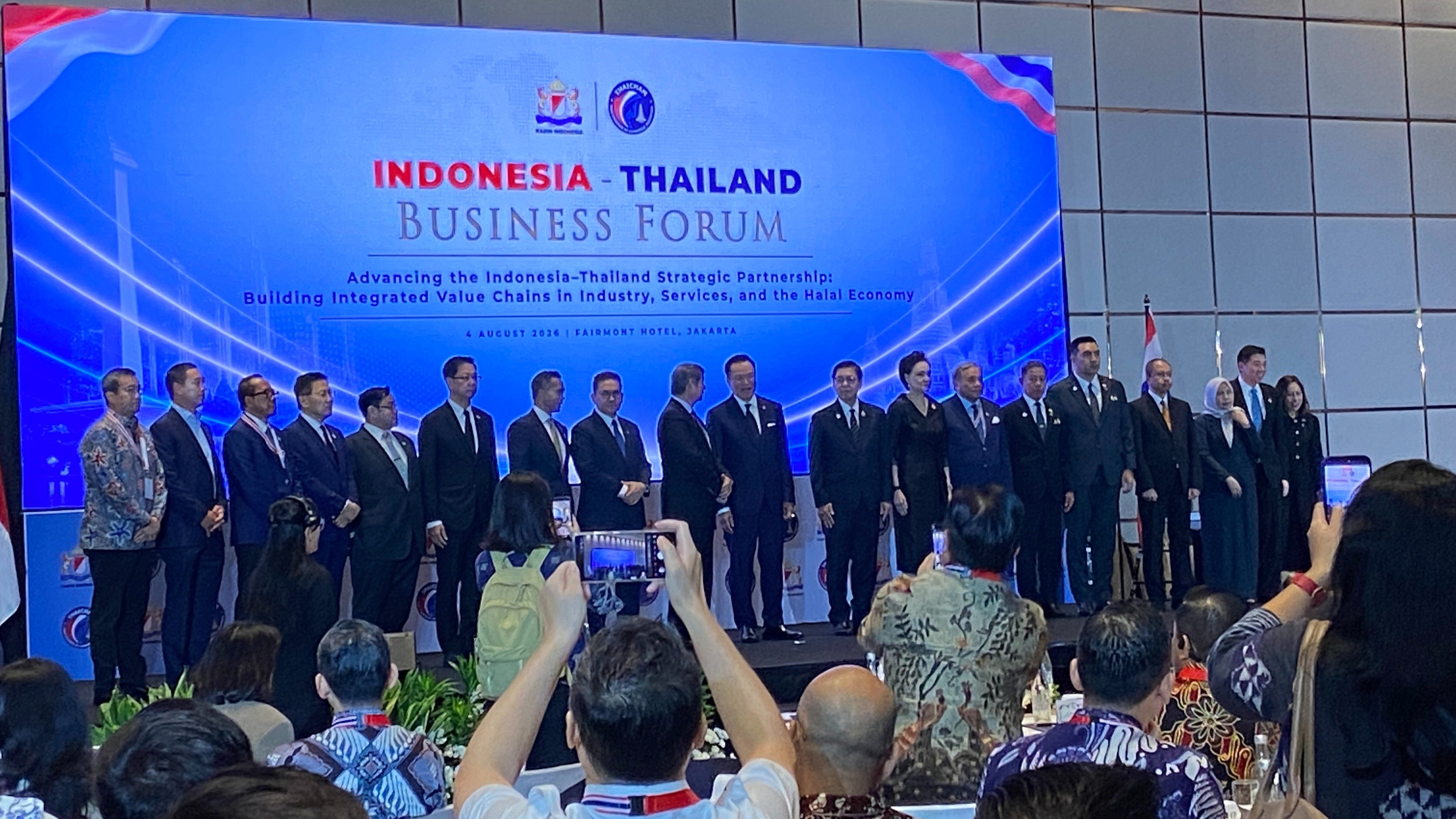 Kadin Indonesia dan Kamar Dagang Thailand teken MoU soal pasar karbon di Hotel Fairmont, Jakarta Pusat, Selasa (4/8/2026).