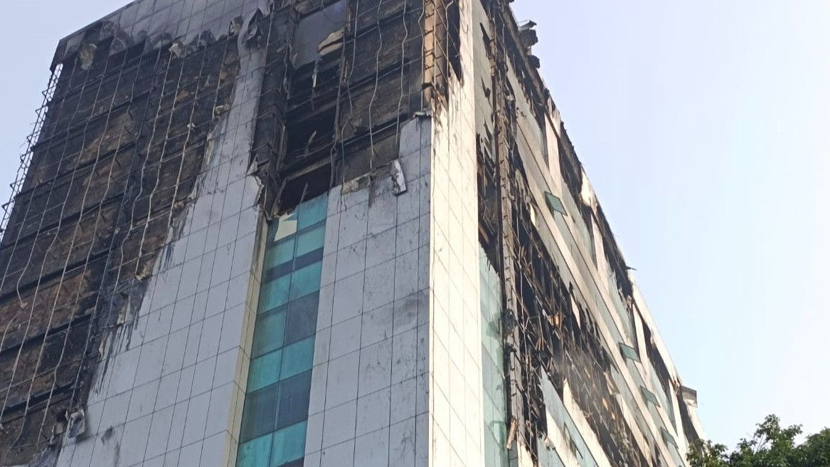 Gedung Bapenda DKI Jakarta kebakaran pada Jumat (7/8/2026) malam.