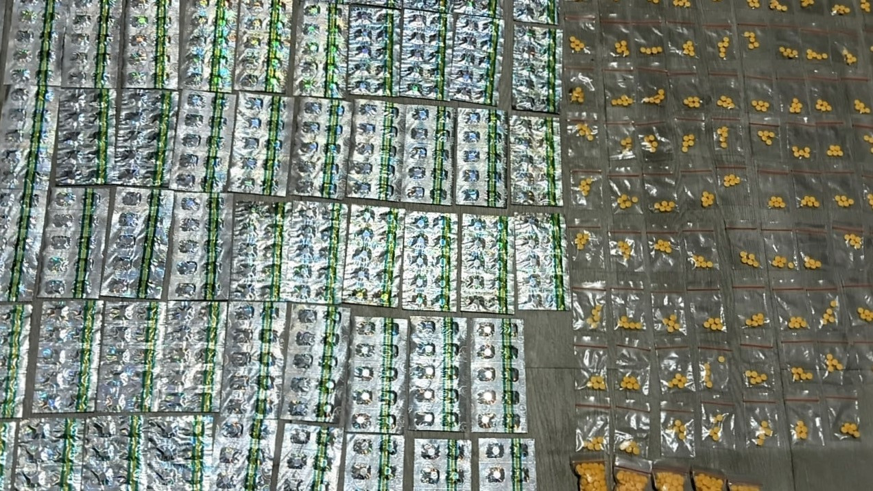 Barang bukti Tramadol dan Hexymer yang diamankan polisi.