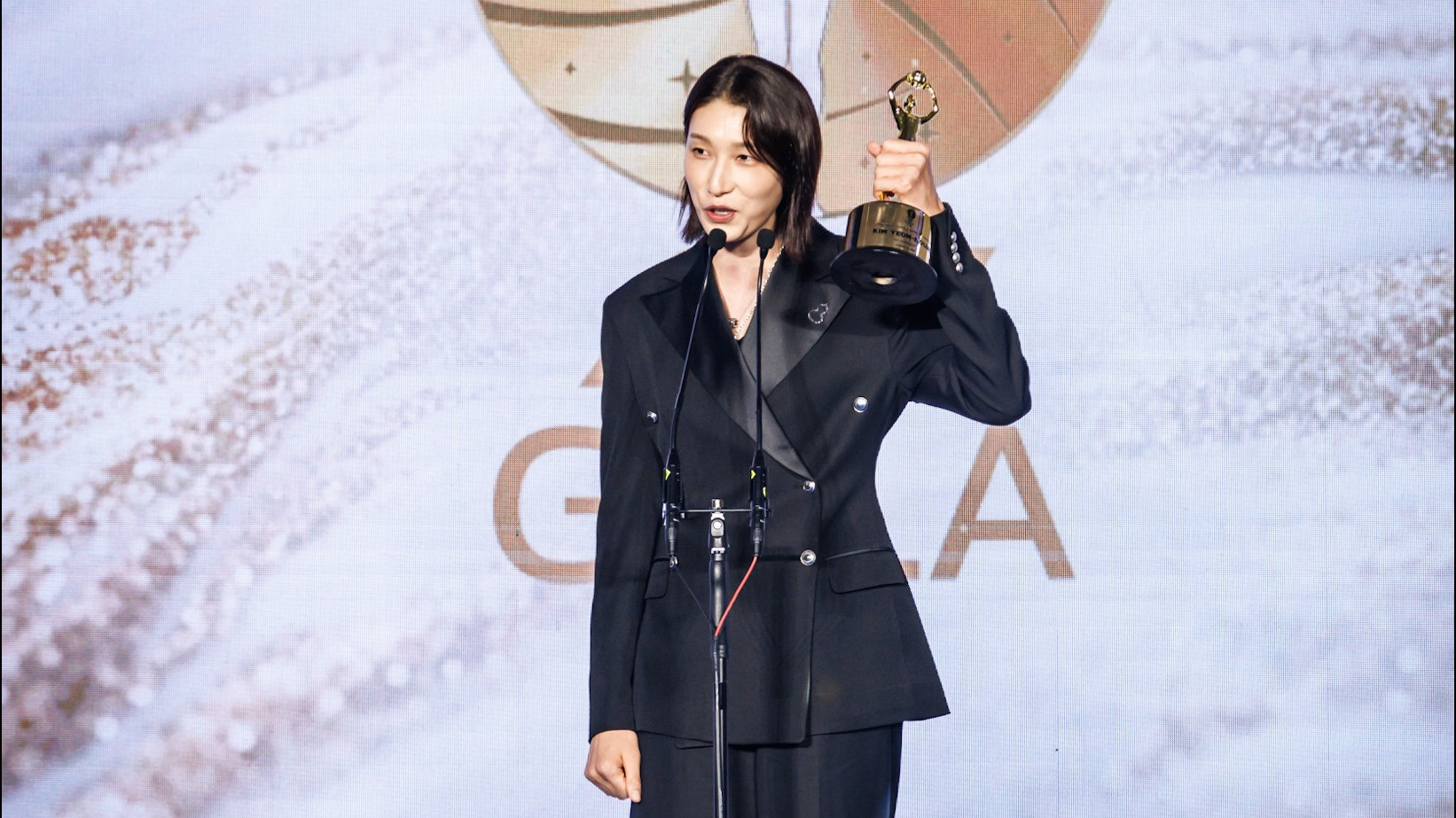 Kim Yeon-koung menerima penghargaan bergengsi dari AVC.