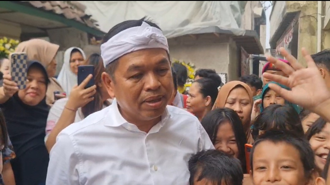 Gubernur Jawa Barat Dedi Mulyadi mendatangi rumah duka anggota Polrestabes Bandung yang menjadi korban tabrak lari, Senin (10/8/2026).