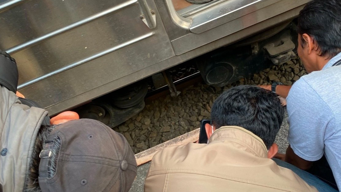 Siswi Kelas 10 Tewas Usai Tertemper KRL di Stasiun Jurangmangu