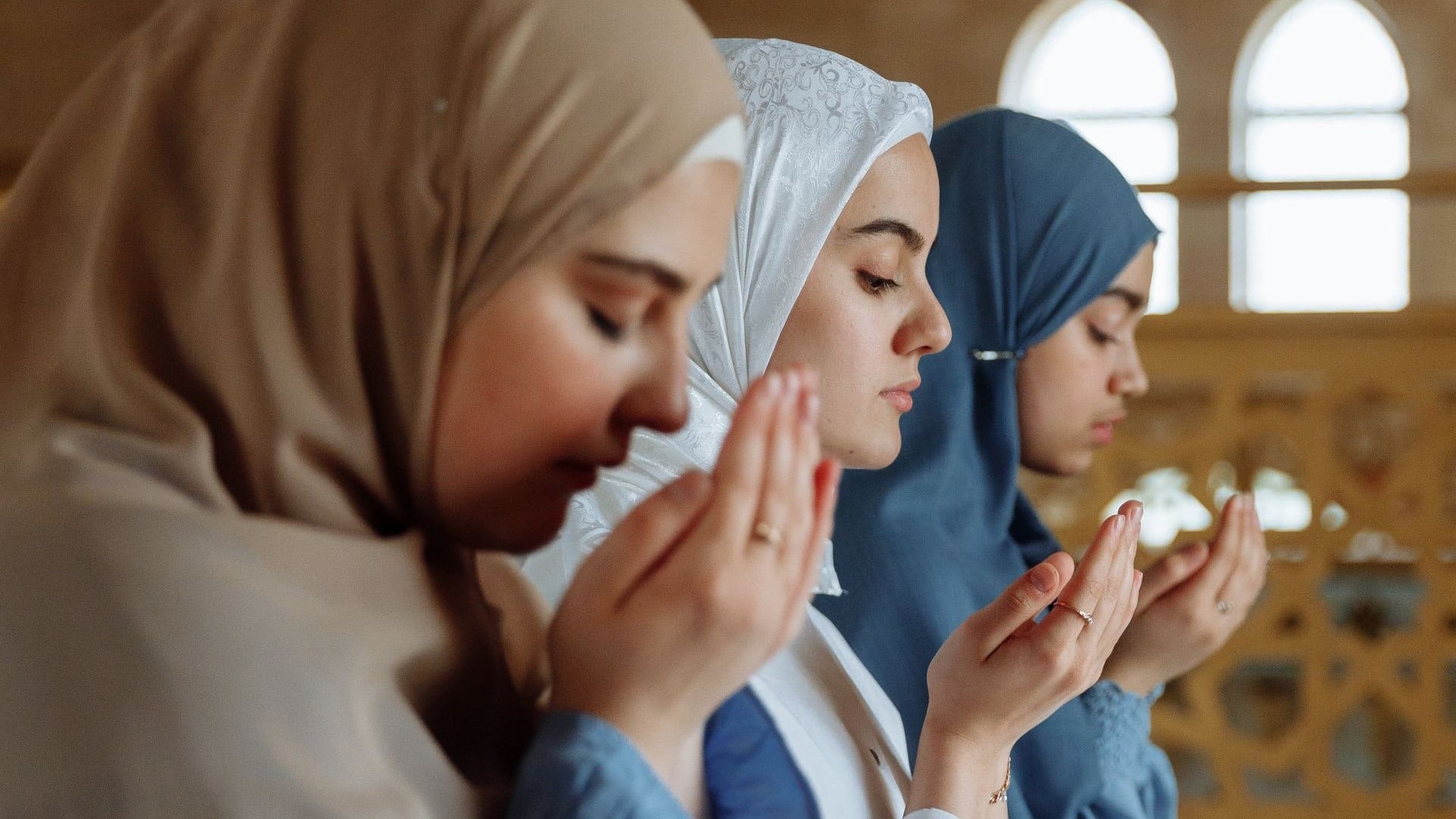 Jangan Langsung Bangun setelah Salam, Baca Doa Ini Dulu usai Mengerjakan Shalat Sunnah Mutlak Rebo Wekasan
            - galeri foto