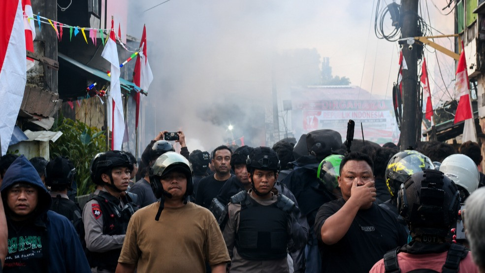 Penggerebekan hingga penangkapan MR alias Bos Gendut, gembong narkoba di Kampung Bahari, Jakarta Utara