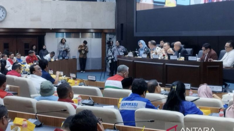 Koalisi serikat buruh rapat bersama DPR RI membahas RUU Ketenagakerjaan