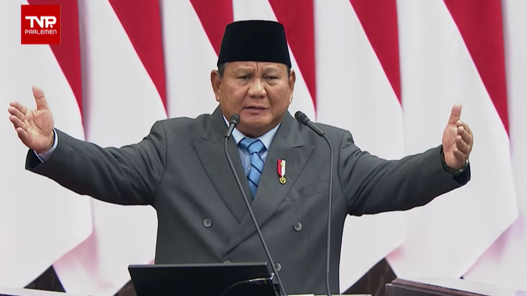 Presiden Prabowo berpidato menyampaikan RUU APBN 2027 dan Nota Keuangan, di Kompleks Parlemen, Jakarta, Jumat (14/8/2026).