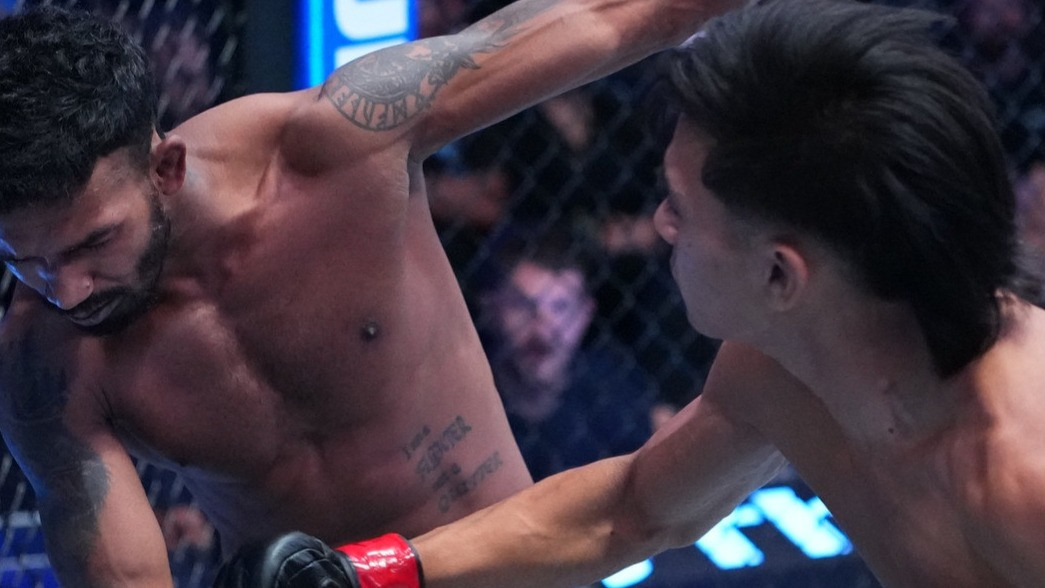 Bilal Hasan (kanan) Vs Mridul Saikia (kiri) di Dana White s Contender Series
