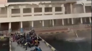 Detik-detik kepanikan warga di Pelabuhan L. Say Maumere