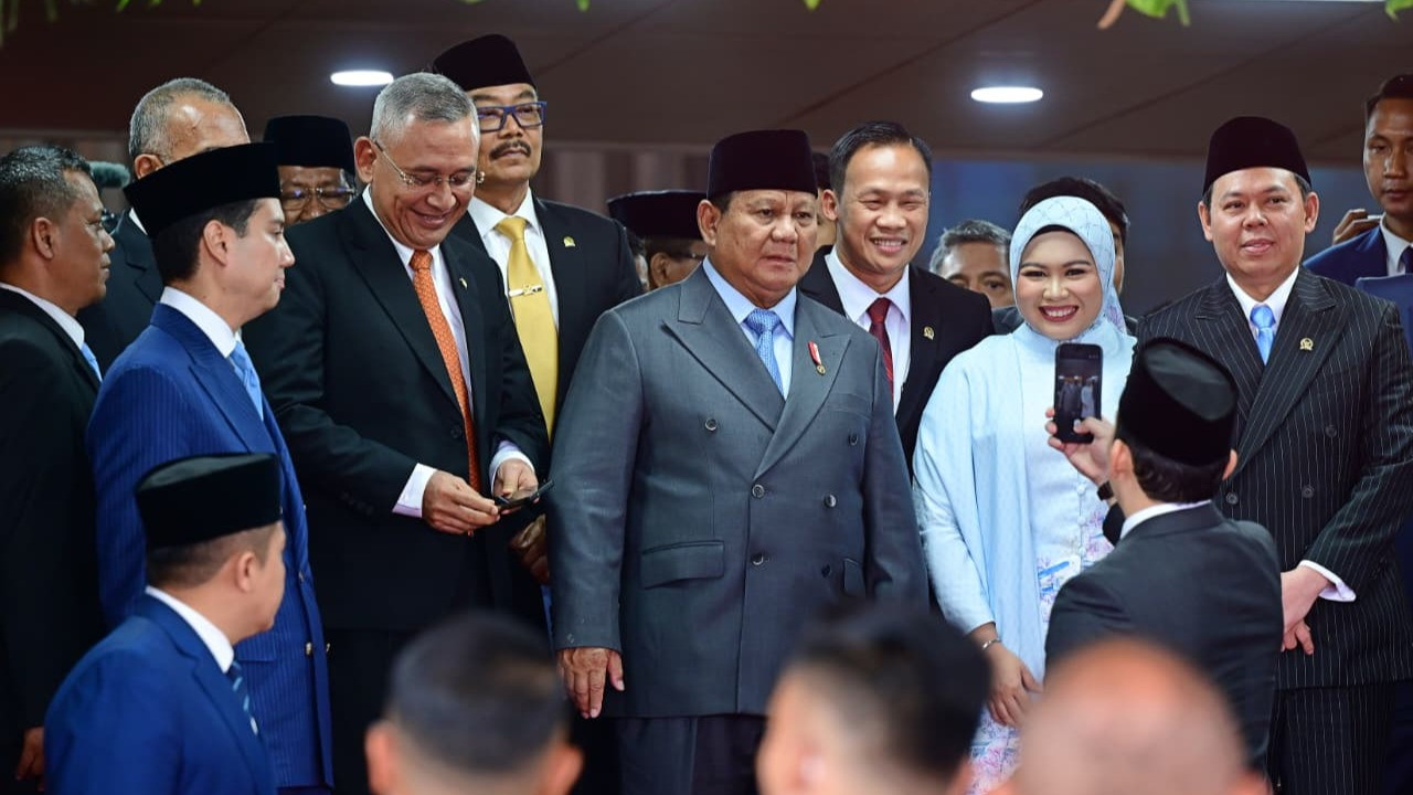 Presiden Prabowo Subianto (tengah)