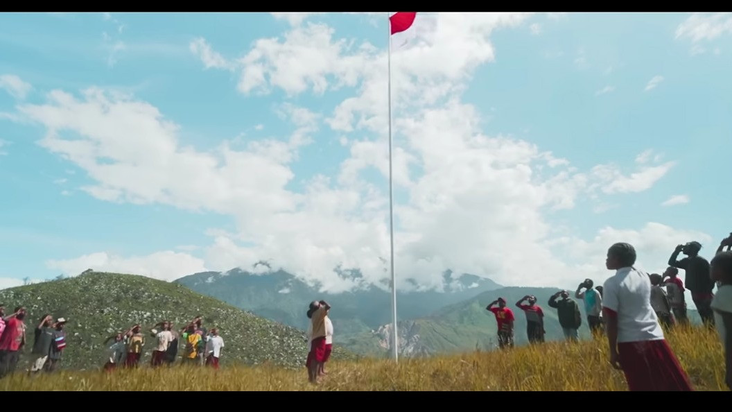 Menyentuh Hati, Film Pendek Musikal "Di Bawah Langit Timur" Hadirkan Kisah Cinta Tanah Air dari Pedalaman Papua di HUT ke-81 RI
            - galeri foto