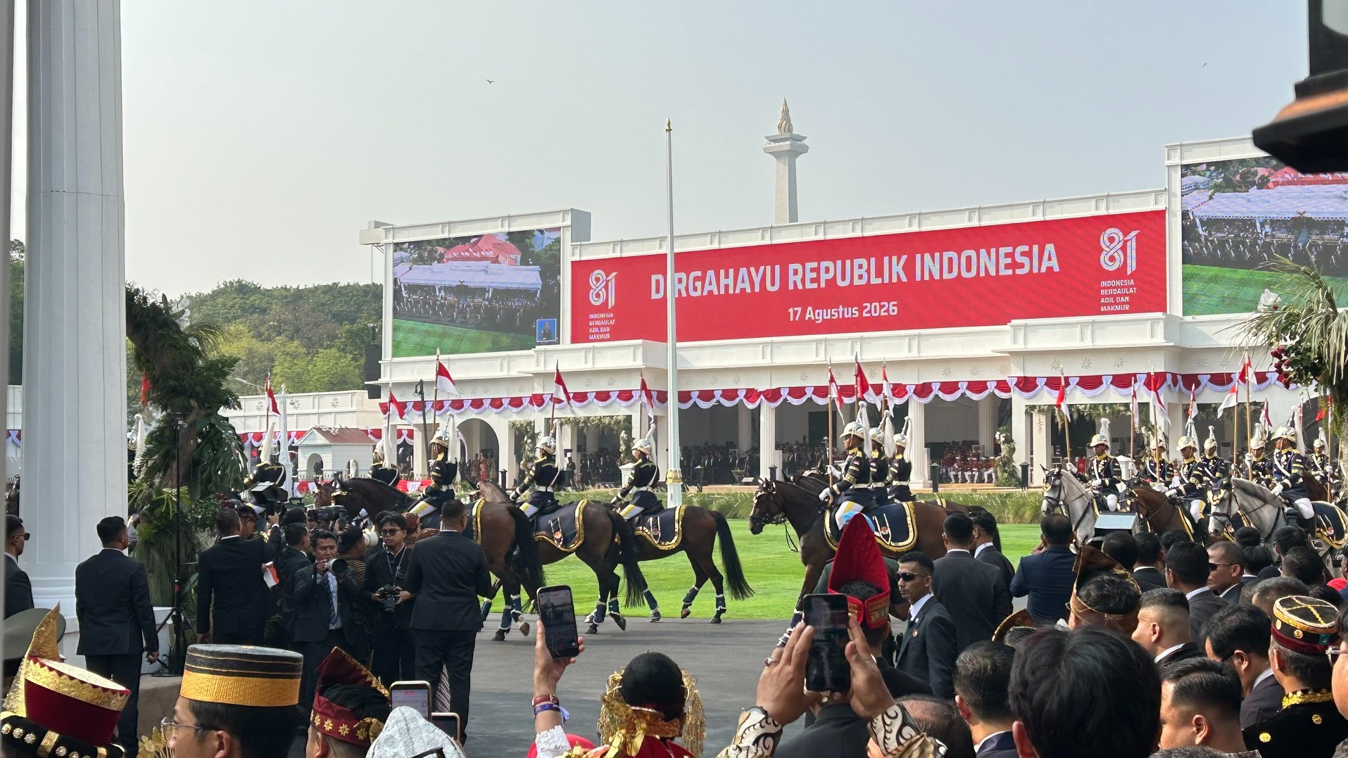 Suasana Kirab Bendera Pusaka