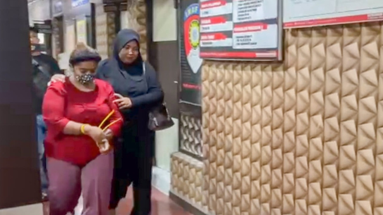 Seorang perempuan berinisial AY di Kabupaten Lumajang, Jawa Timur, tega memotong alat kelamin suaminya sendiri.