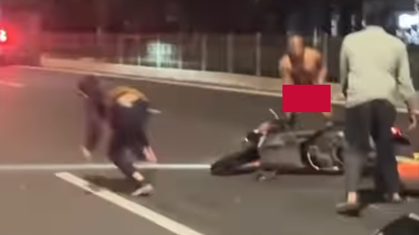 Viral Pria Diduga ODGJ Berlarian Tanpa Busana, Bawa Balok di Lenteng Agung Pengendara Motor Jadi Sasaran
